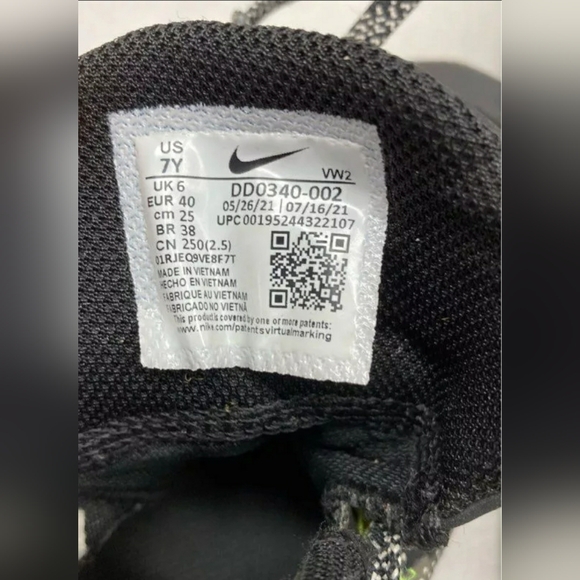 Nike Kyrie Flytrap Black Sneaker High Top Basketball Shoes Men or Boy Size 7Y - Picture 6 of 7